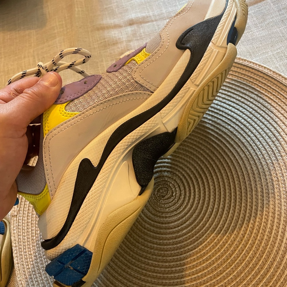 Balenciaga Triple S - Picture 3 of 12